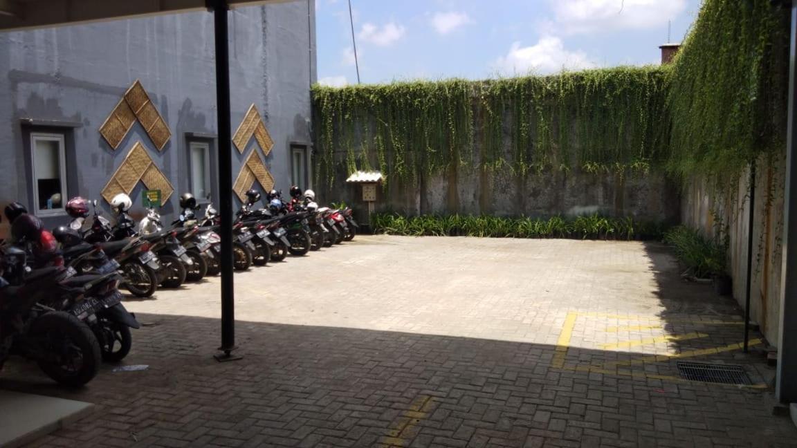 Green Red Hotel Syariah Jombang Exterior photo